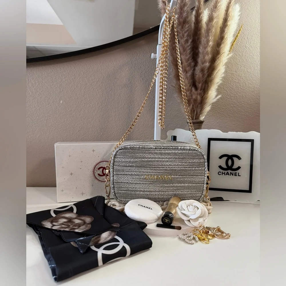 🩶GWP🖤Chanel Elegant Silver and Gold Crossbody Bag❤️🔥BUNDLE HOT 🥵 DEAL❤️🔥 - Picture 3 of 7